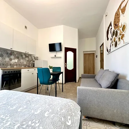 Studio 7 7 6 Appartement *